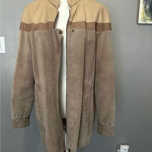 Women‘s Vintage Tan and Brown Leather Jacket